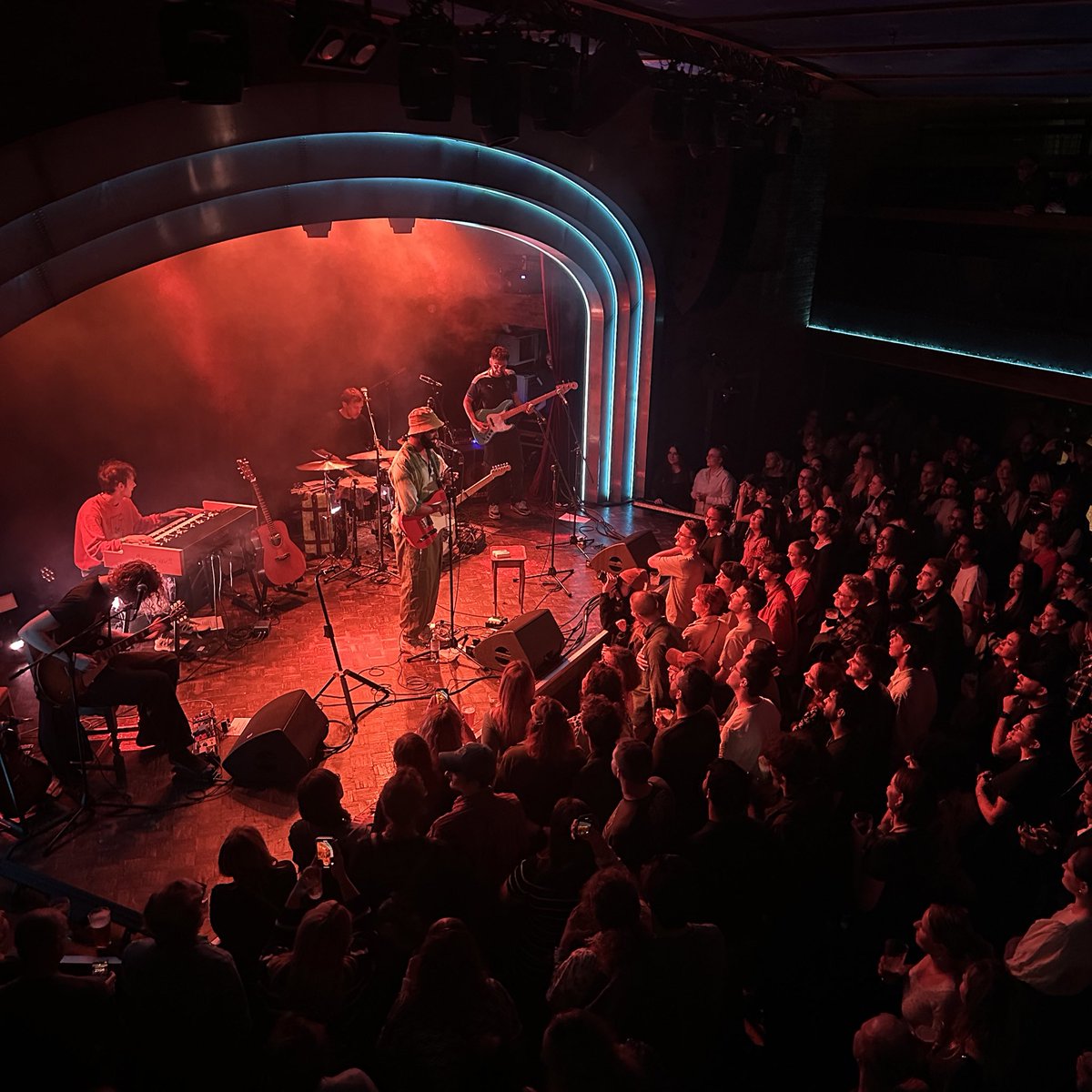 2021                                                            2025
                                     🙏🏿