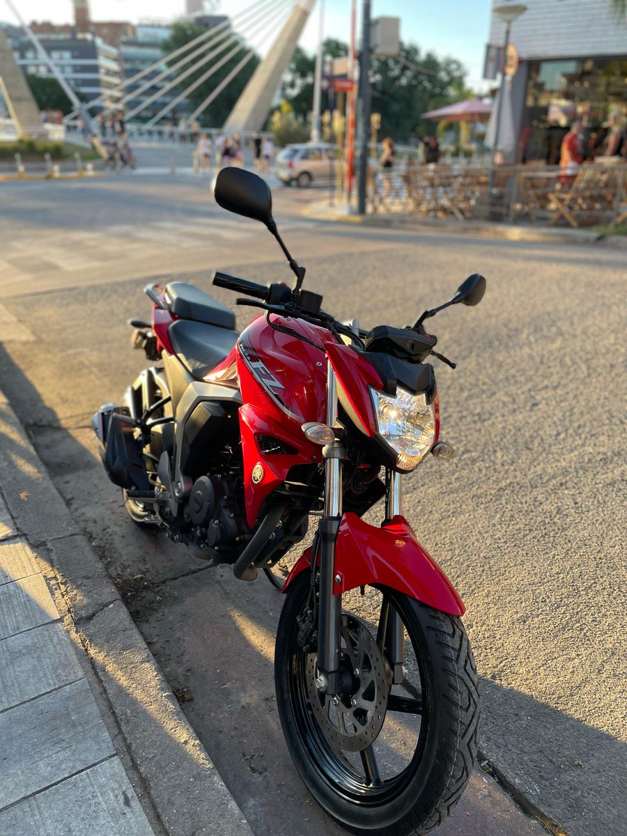 A todos lados voy a subir la foto d mi moto. Bienvenida pesadilla 🤍🥹