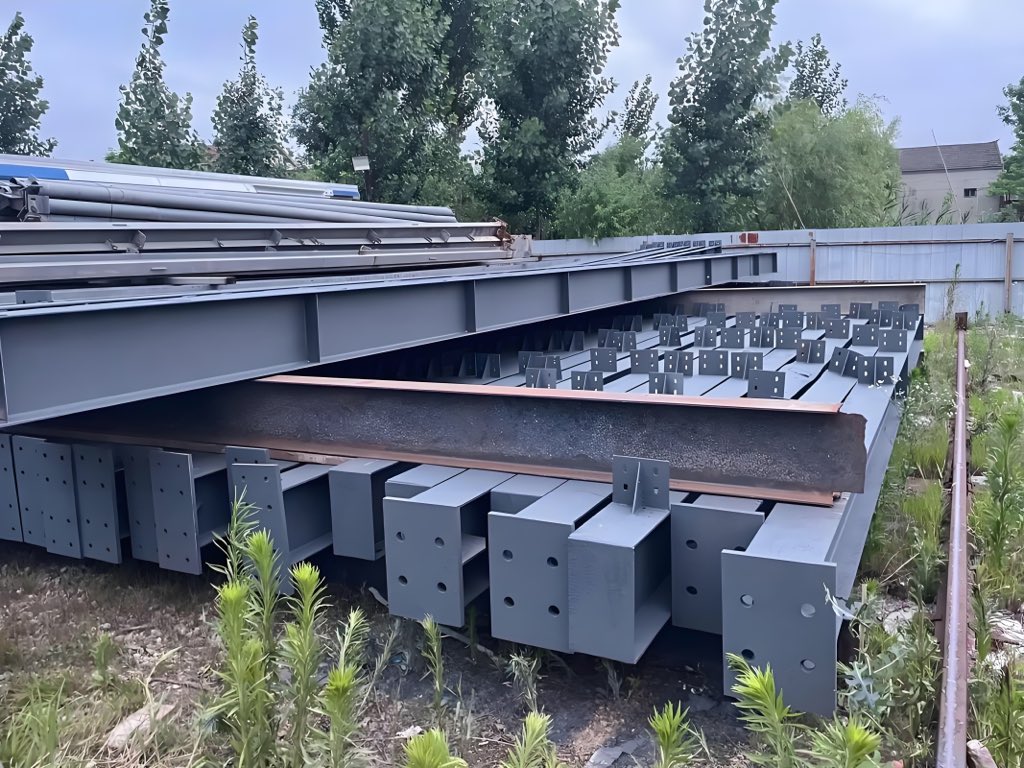 Structure_BY's tweet image. Build with strength and reliability! Our steel structures are engineered for durability and support in any project. #SteelStructures #ConstructionExcellence #Durability #FYP
