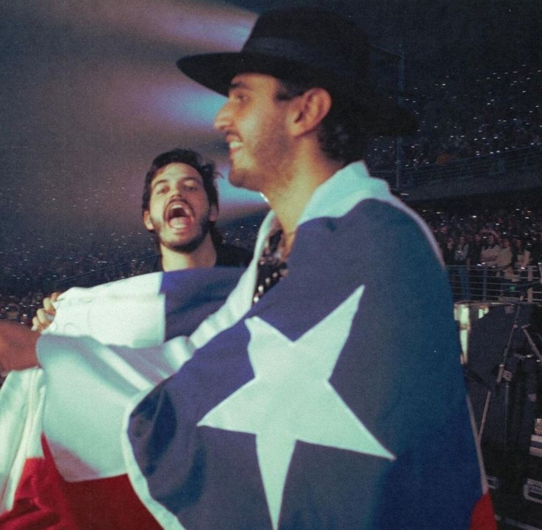 PamelaS2210's tweet photo. Un día lleno de emociones.. Con mucha ilusión viaje a nuestra cita.. Pero como no hay primera sin segunda.. Este sábado ese escenario se llenará de magia como siempre. 🇨🇱💪🥰  @MoratBanda #moratChile #moratEnViña #moratlover #nohayviñasinmorat https://t.co/CgFn5a3kAE