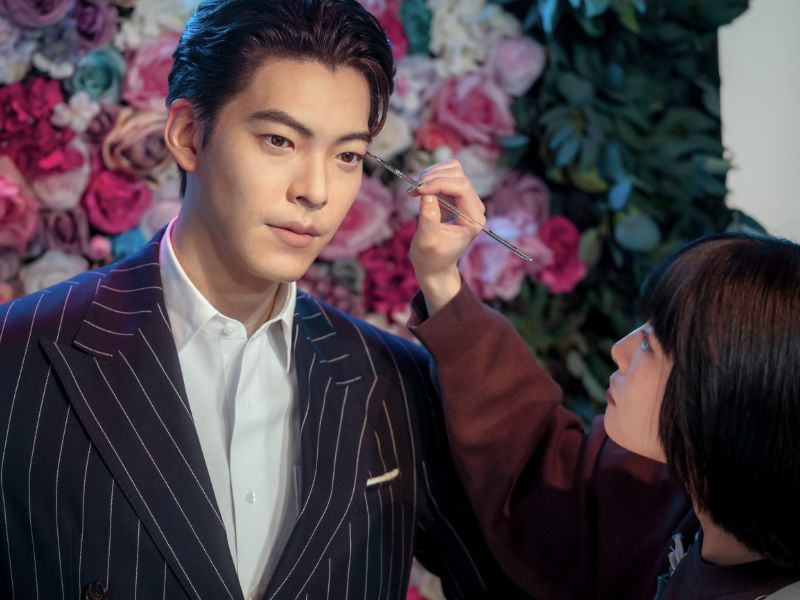 #KimWooBin Alert! Our charming oppa is serving major gentleman vibes in a dark blue striped suit ! If you’re a suit enthusiast, you’re in for a treat 📷
Fan Ratings:❤️❤️❤️❤️❤️❤️

Get a ticket online NOW!  bit.ly/Book-Now-EN