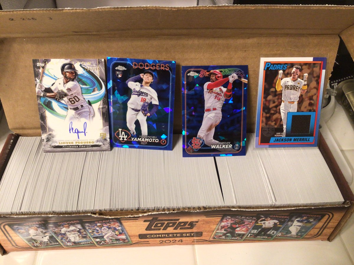 Today‘s Giveaway: 2024 Topps  Montgomery Full Box Set (almost) + some random hits 🤓
Repost  ✅
Follow✅
Like✅
Winner  Fri  ✌️