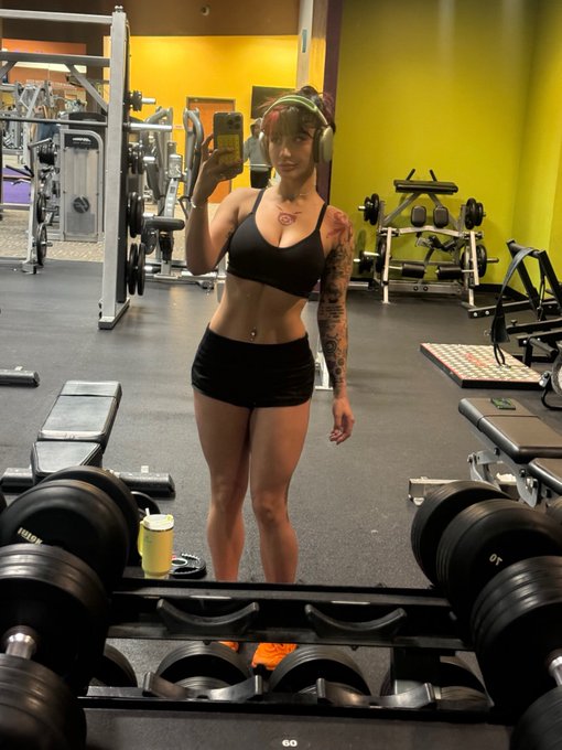 Watch Lauren Hunt's leaked NSFW photo on TwXstars