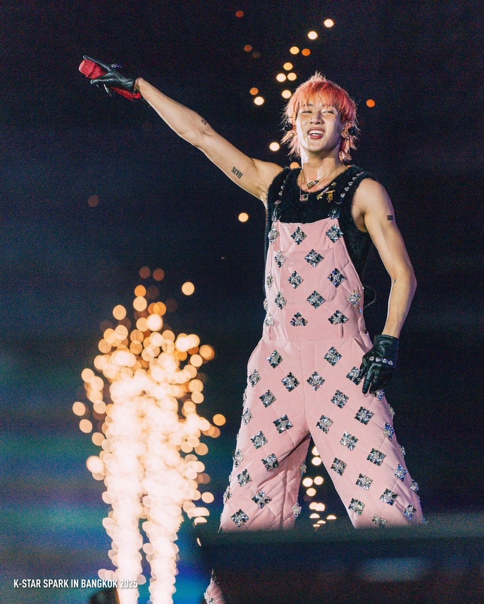BAMBAM ที่ราชมังอีกครั้ง! บอกเลยว่ายิ่งใหญ่! ร้อนแรง! จัดเต็มทุกstage🔥 
ในงาน “k-star spark in bangkok 2025”💫

#KStarSparkConcert
#DPRIAN #BAMBAM #BamBam #뱀뱀 #DAESUNG #MINNIE #민니 #GIDLE #GDRAGON