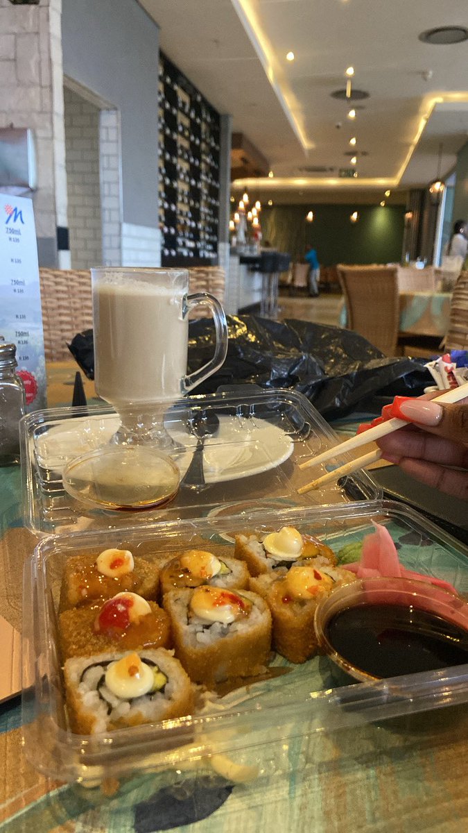 MmathapeloMale3's tweet photo. solo breakfast date. ( opted for a takeaway &amp; later changed my mind 🥴😂 ). https://t.co/qt9UmpJSN2