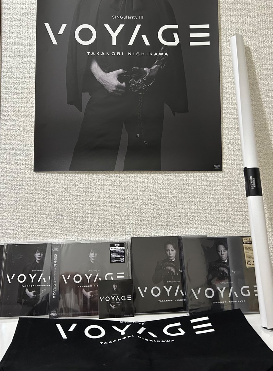 tmokawasak15's tweet photo. 919💿

本日リリース！㊗️発売おめでとうございます👏
#西川貴教 3rd Album
「SINGularity III -VOYAGE-」

玄関で美しいビジュに見つめられる。Sonyさん、タワレコさんのポスター並べて貼りたいな✨
メガジャケも早く仲間に加えたい🎵
スマホショルダーは早速昨日から使ってます🤣
#VOYAGE https://t.co/LAXhoMmSkm