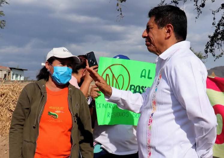 Ni estudios ambientales ni el proyecto ejecutivo del Centro de Transferencia de Residuos fueron presentados a vecinos de San Antonio de la Cal en la reunión con el Gobierno de #Oaxaca. Las autoridades pidieron otra semana para mostrar la documentación.

👉🏻 goo.su/BZ8bz