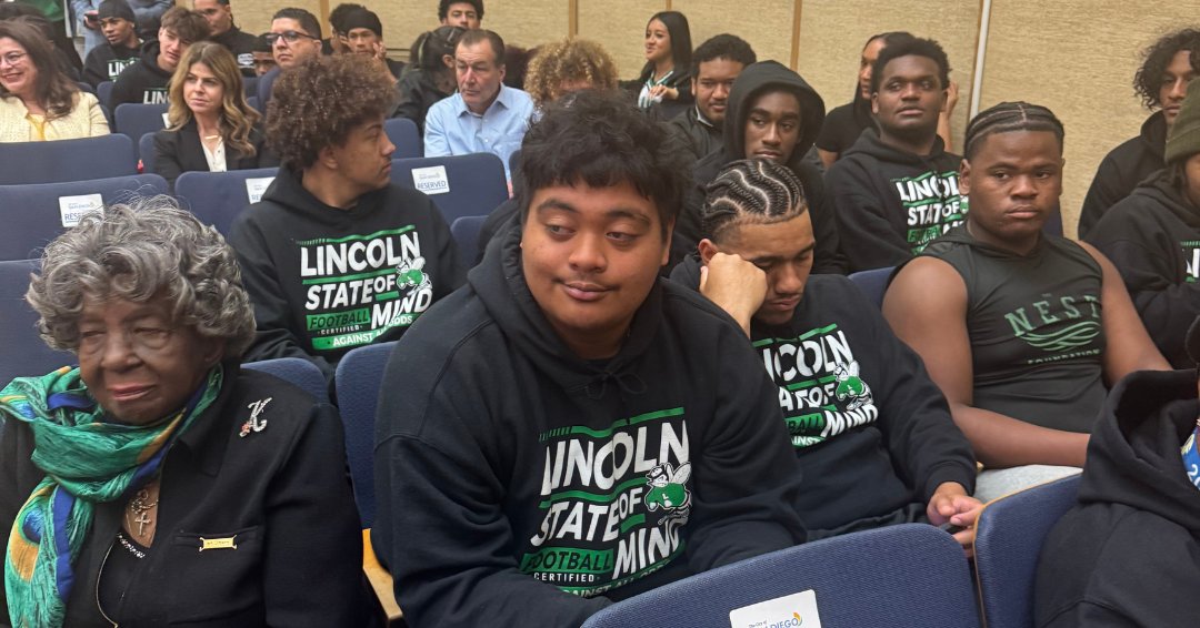 San Diego Unified (@sdschools) on Twitter photo Feb 25 is officially “2025 Lincoln High School Football State Champions Day”
Congratulations to the student athletes at <a href="/lincolnhighsd/">Lincoln High School</a> who led their team to win the state championship & thank you to <a href="/HenryFoster4SD/">Henry Foster III for City Council</a> for bringing this proclamation forward to recognize our students Feb 25 is officially “2025 Lincoln High School Football State Champions Day”
Congratulations to the student athletes at <a href="/lincolnhighsd/">Lincoln High School</a> who led their team to win the state championship & thank you to <a href="/HenryFoster4SD/">Henry Foster III for City Council</a> for bringing this proclamation forward to recognize our students