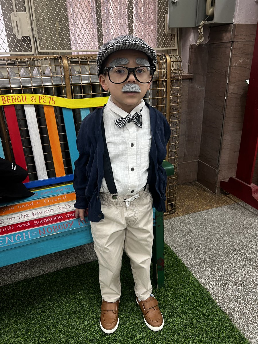 TheraErickson's tweet image. 🎉Celebrating 100 Days of Learning ❤️📚TODAY!  Way to go Kindergartners and 1st Grade.  #100thDayOfSchool #CelebratingLearning #StudentSuccess #OriginalOwls 🦉@D8Connect