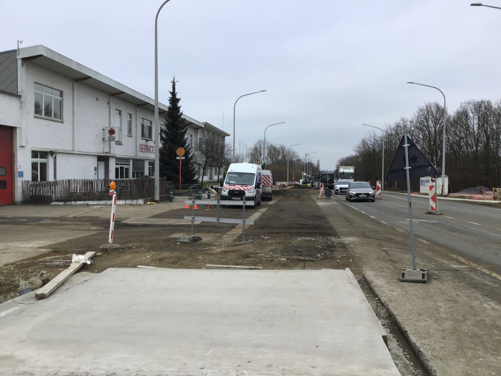 alechat1's tweet photo. #F204 - RP Decathlon-E411 (Wavre) - Etat des lieux au 25/02/25
Il y a déjà 500m de la #cyclostrade quasiment terminés et praticables.
400m autres mètres sont déjà très bien avancés.
Reste 100m (devant la caserne) à finir.
1/ https://t.co/mrr9UYvvAw