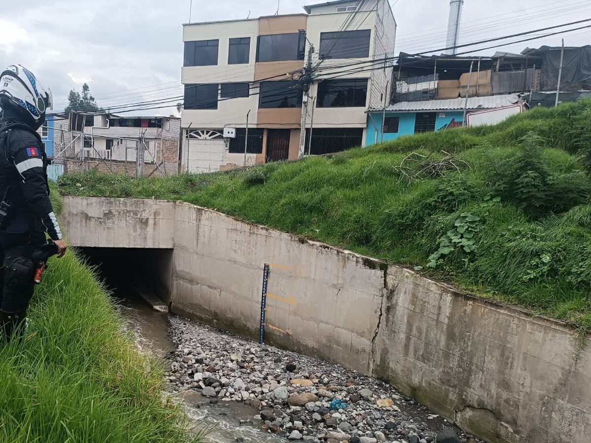 agentesdequito's tweet photo. 👮♀️🌳👮#QuitoVerde | El Grupo de Control Ambiental realiza el monitoreo permanente de las quebradas del DMQ para verificar su estado y coordinar acciones que prevengan deslaves, como parte del plan de eventos climáticos de la ciudad.
#SomosAgentesDeQuito 💙 https://t.co/CIzvOsOsRb