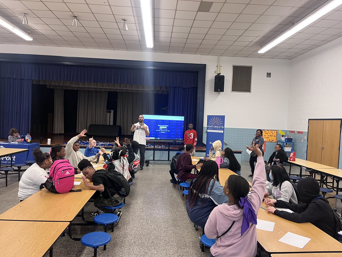 SthomasMATH's tweet image. Nacho your Average Math Night! What a success!! @cavalier_corner @EndiaHatcher @SLMillaci @nicscud @WMS_Liaison #Collaboration #parents #math #Engagement #community
@bayportcu