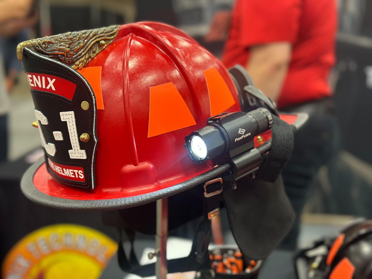 foxfuryLED's tweet image. Did you know the SideSlide C-Clamp is available in a compact size? Meet the SideSlide C-Clamp Mini. This 250 lumen light can be used as a helmet light or handheld with the touch of a button. The Mini is high CRI and has a rear safety LED for visibility. #foxfuryled