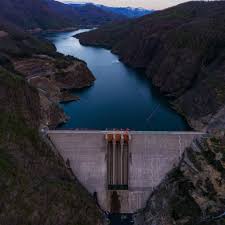 Ministro de Energía, Diego Pardow, comentó esta tarde que han intentado reconectar el Sistema Eléctrico Nacional tres veces, sin éxito. El corte de electricidad comenzó a las 15:16 horas de este martes, entre Arica y Parinacota y Los Lagos, y se ha prolongado por más de cinco hrs