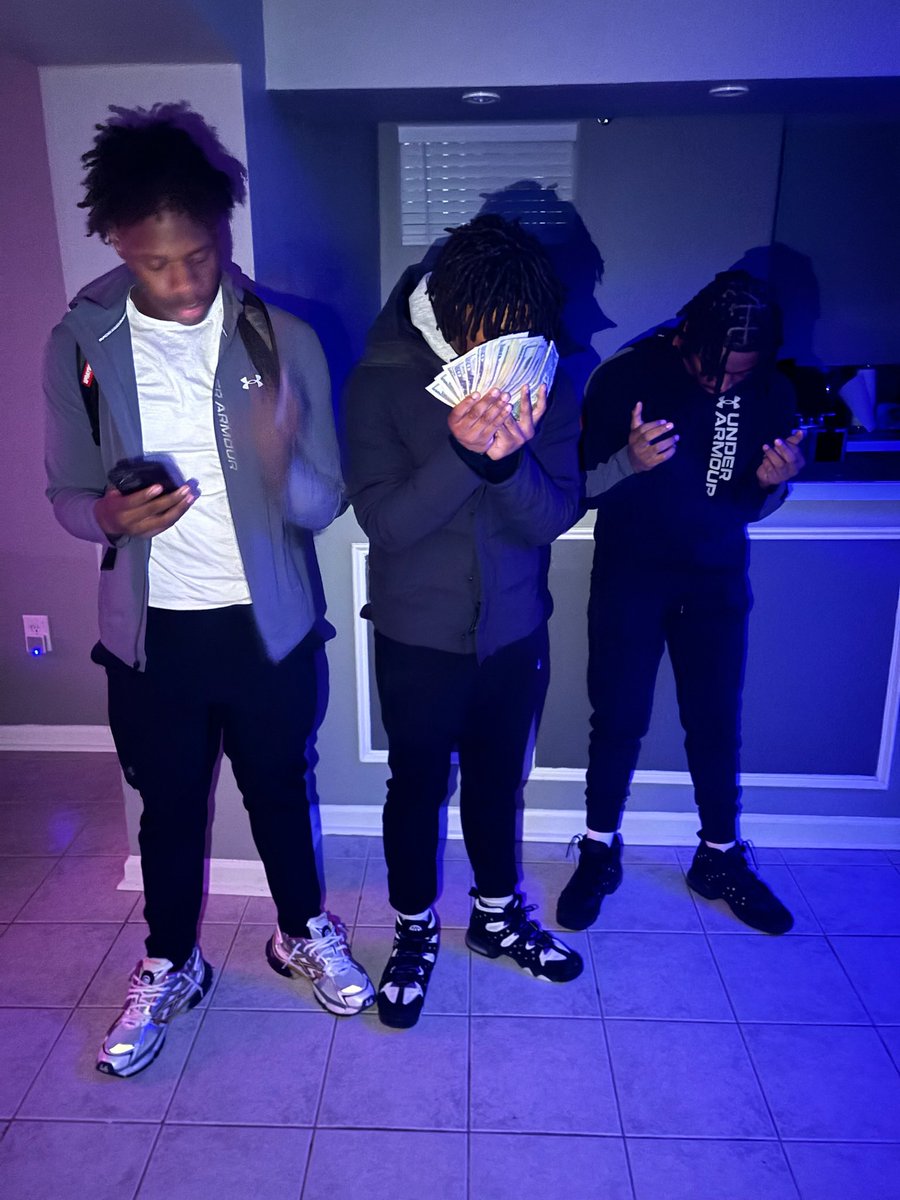 fostackinshit's tweet photo. Stop dissin #bigcoatfolks https://t.co/rP9aHEdKFS