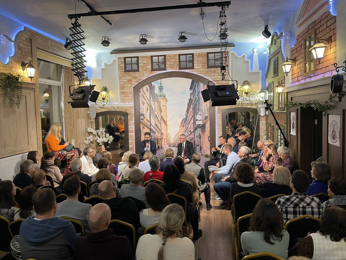 Wczoraj odwiedził nas <a href="/GrzegorzBraun_/">Grzegorz Braun</a> , europoseł, reżyser i kandydat na prezydenta. Po pokazie filmu „Gietrzwałd” odbył rozmowę z Tomaszem Sztrekerem.

📢 Całość do odsłuchania tutaj:
🔗 youtube.com/live/7wSudr2Xo…

#GrzegorzBraun #AgereContra #Gietrzwald #RozmowyBezCenzury