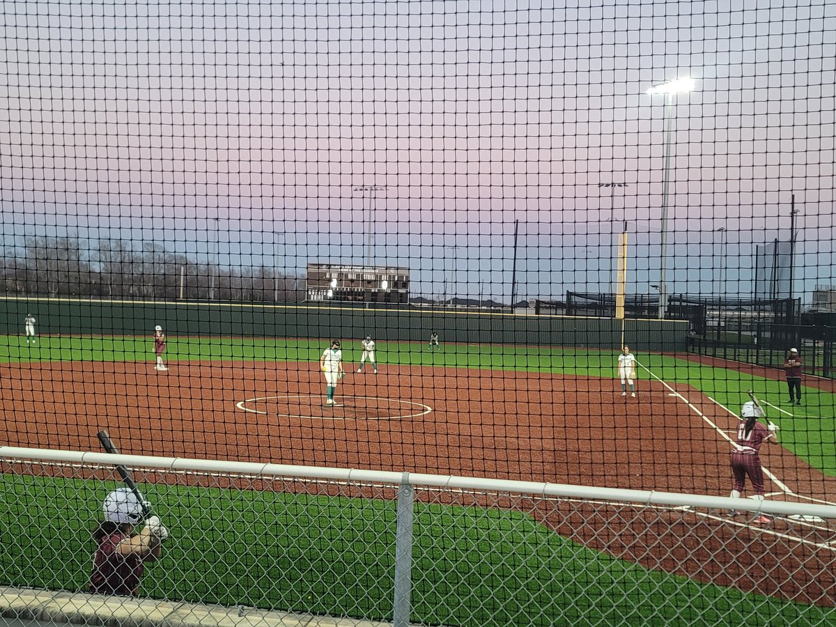 Let's go <a href="/KempnerSoftball/">Kempner Softball</a> 👏👏 I spy a <a href="/Kempner_GBB/">Kempner GBB</a> player!!🥎