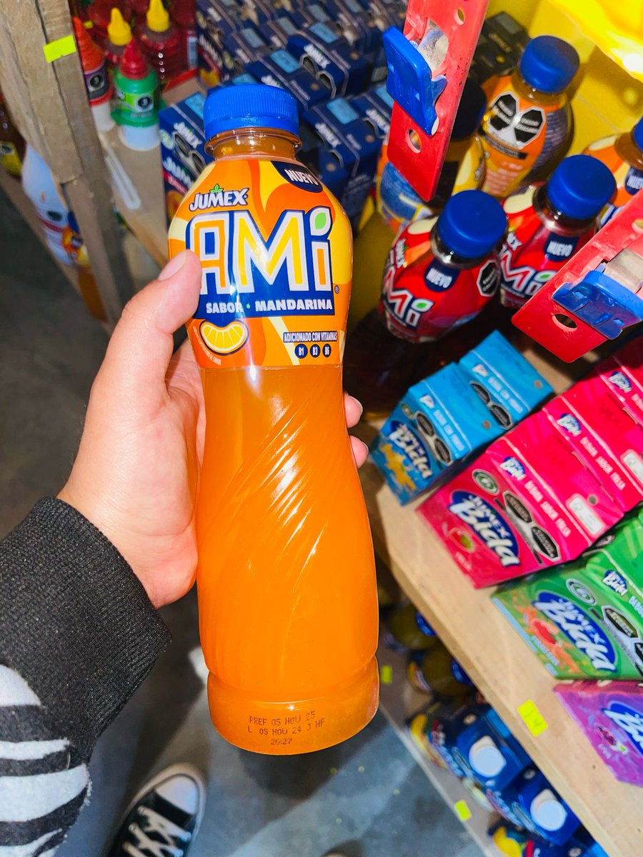 carvajalbvaldes's tweet photo. Pues ya hize pedido de jumex Ami para la tienda de mi papá porque si a todo lo que promocione Karime Pindter 😌 https://t.co/g3wWXZe03u