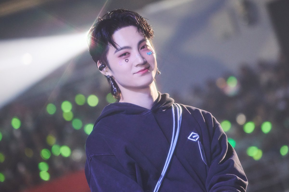 jaebnowhr's tweet photo. Missing NESTFEST. 💚 https://t.co/eOaogHAvk0