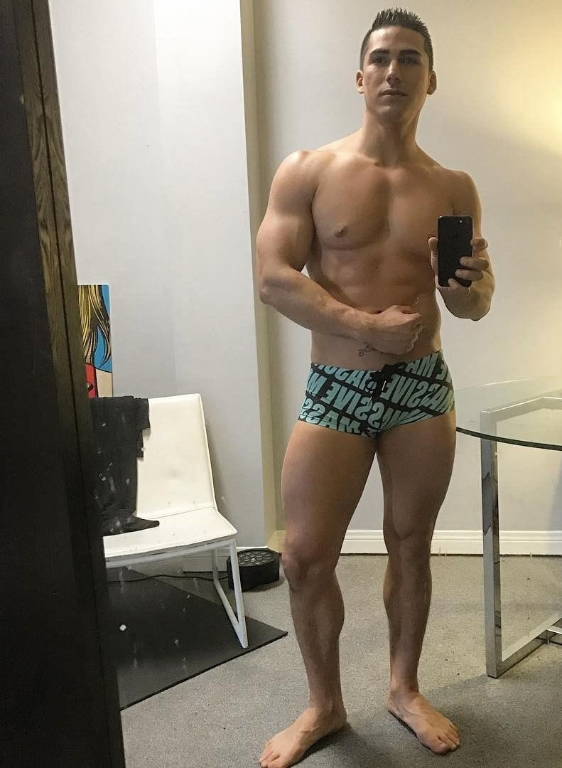 Am single looking for serious relationship and also sell content