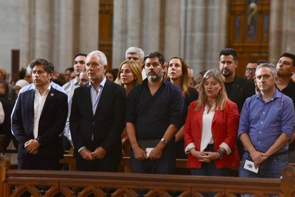 Julio_Alak's tweet photo. Participamos junto al gobernador @Kicillofok de la misa por la salud y pronta recuperación de Francisco, y por la memoria de la beata Sor María Ludovica, encabezada por el Arzobispo de La Plata Gustavo Carrara en la iglesia Catedral. https://t.co/GN2g6AeTER