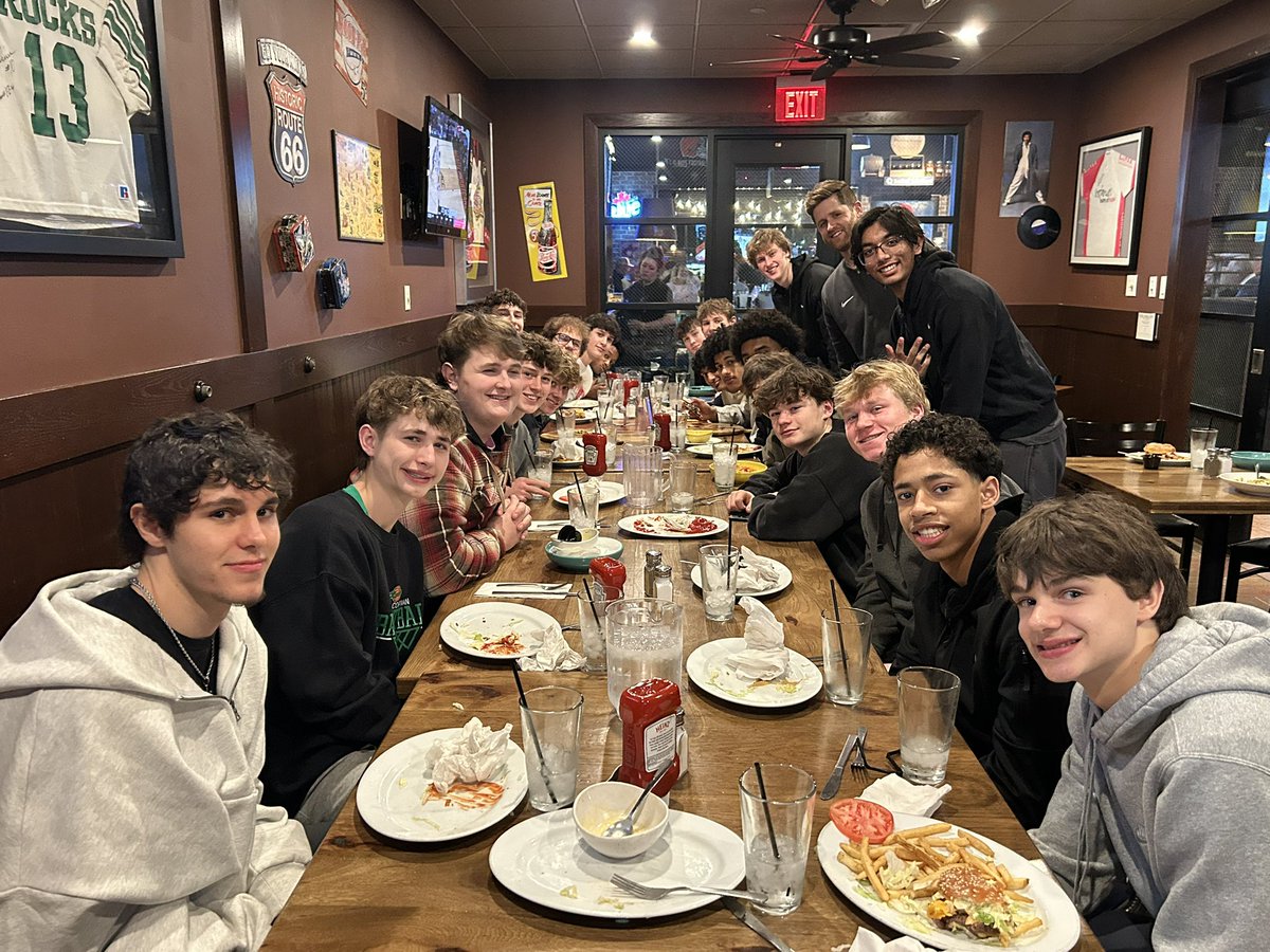 CoffmanHoops's tweet photo. Pregame at Rusty Bucket! Ready for the district semi tomorrow at Darby - 7pm ☘️ https://t.co/KDgopt7fRC