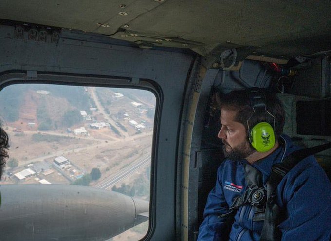 Gabriel Boric publicando una foto donde sobrevuela áreas afectadas por un apagón a plena luz del día es la imágen más elocuente que van a encontrar de cómo su gobierno maneja una crisis.

                                                 FIN.

#SinLuz #URGENTE