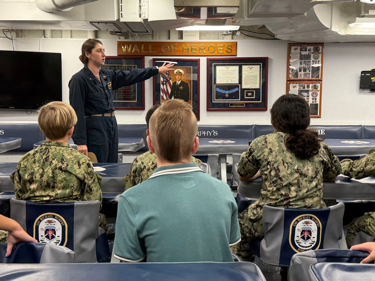JointBasePHH's tweet photo. #USSMichaelMurphy (DDG 112) hosted R.D. Stethem Battalion Sea Cadets as part of @navyreghawaii & COMNAVSURFGRU MIDPAC's ship tour program, which provides local civic groups the opportunity to tour USN ships homeported at JBPHH. #inspiringourfuture
USN ๐ท Daniel Sanford https://t.co/E4Ikutzlwc