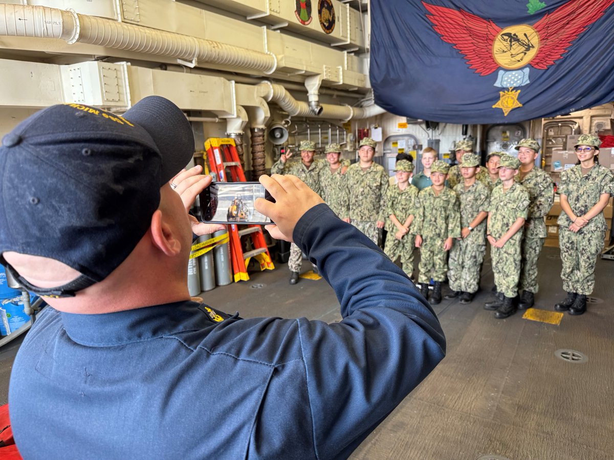 JointBasePHH's tweet photo. #USSMichaelMurphy (DDG 112) hosted R.D. Stethem Battalion Sea Cadets as part of @navyreghawaii & COMNAVSURFGRU MIDPAC's ship tour program, which provides local civic groups the opportunity to tour USN ships homeported at JBPHH. #inspiringourfuture
USN ๐ท Daniel Sanford https://t.co/E4Ikutzlwc