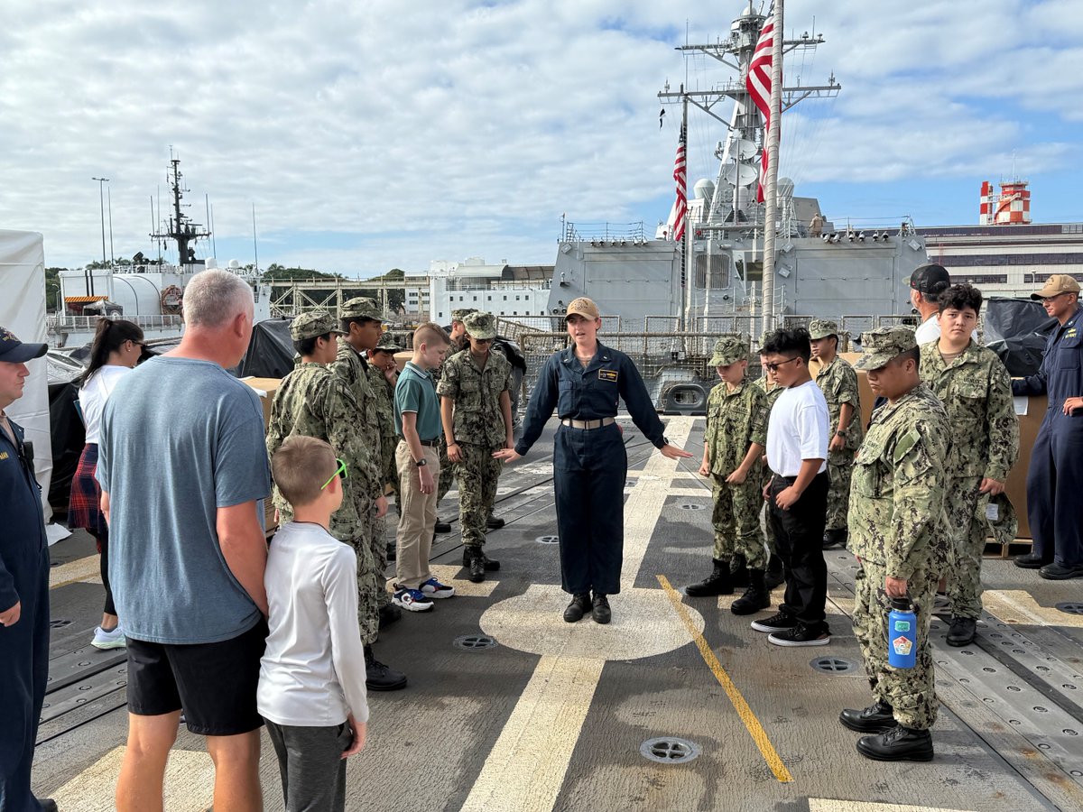JointBasePHH's tweet photo. #USSMichaelMurphy (DDG 112) hosted R.D. Stethem Battalion Sea Cadets as part of @navyreghawaii & COMNAVSURFGRU MIDPAC's ship tour program, which provides local civic groups the opportunity to tour USN ships homeported at JBPHH. #inspiringourfuture
USN ๐ท Daniel Sanford https://t.co/E4Ikutzlwc
