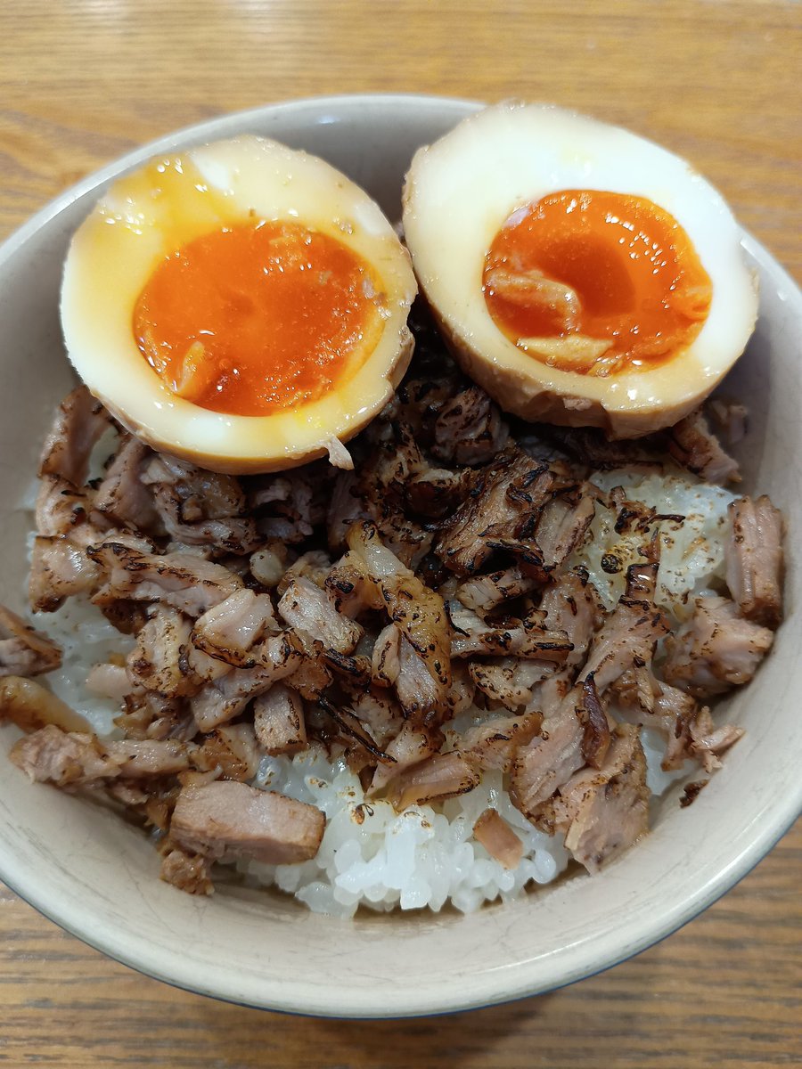 shinnosuke_otsu's tweet image. 野菜嫌いやから野菜は無し！
てか野菜なんて人類に必要ない🍖

#男飯 #焼豚丼 

#滋賀から世界へ 
#滋賀 #大津
#格闘技 #総合格闘技 #レスリング 
#mma #wrestling 
#筋トレ #トレーニング 
#training
#grachan