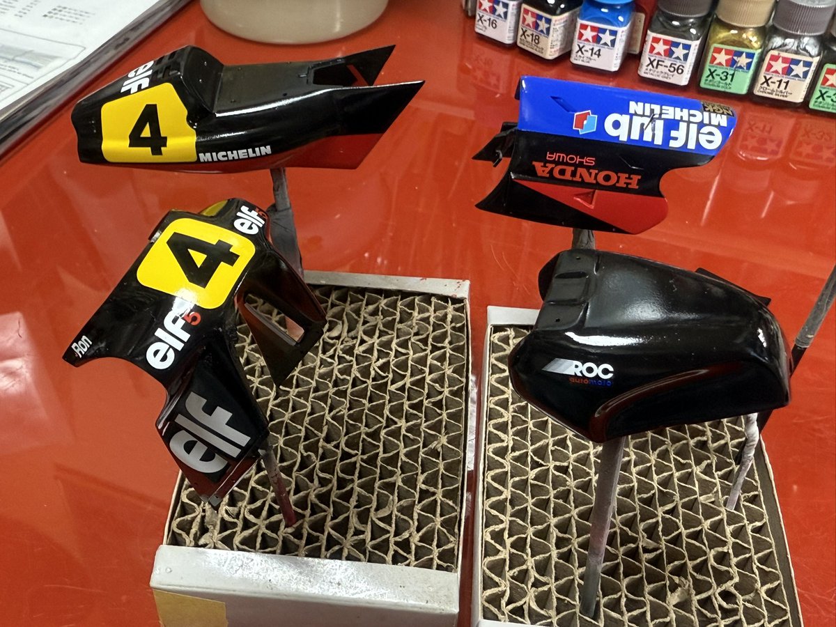 yukkizx9r's tweet photo. #バイクプラモ盛上げ隊
MFH elf5 製作進行状況🛠️
無事にデカール貼り終了👌
後はゆっくりとクリアー塗装です✨
#elf5
#ロン・ハスラム
#MFH
#HONDA
#NSR
#1988 https://t.co/IG2EoG5FAA