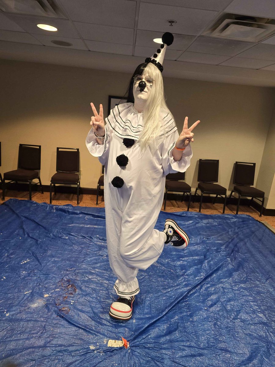 MessyKiitten's tweet photo. Before vs After 🤡🥧
Do you prefer your clown girl with or without pie filling? #wam #clowngirl #piethrowing #slapstick https://t.co/p7zVokTPPK