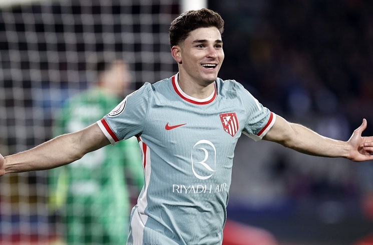 Roy Nemer on X: "Julián Álvarez scores in first minute for Atletico Madrid  in 4-4 draw vs. FC Barcelona. https://t.co/mxJQ04OeQ6  https://t.co/gVFgC8AaaB" / X