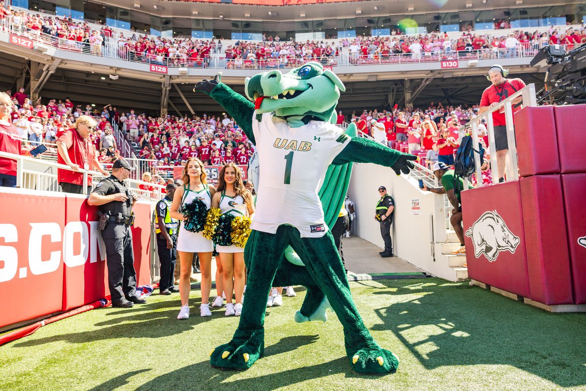 officaljay2x's tweet image. AFTER A GREAT CONVERSATION WITH @lino_lupinetti IM BLESSED TO RECEIVE A OFFER FROM UAB! GO BLAZERS🐉