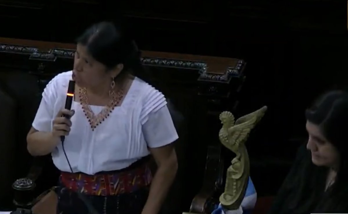 🚨 #URGENTE: Bloquean bono mensual para comadronas

Diputados ex Semilla y Sonia Gutiérrez Raguay rechazan otorgar un bono digno mensual a comadronas, proponiendo un pago anual mínimo. La medida ha generado indignación, al considerar su labor clave en la salud materna del país.
