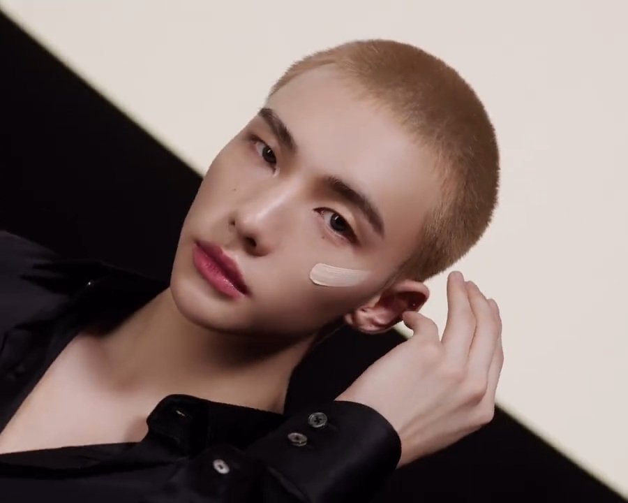 hyunjinpost's tweet photo. he's INSANE https://t.co/kwfk4ID07y