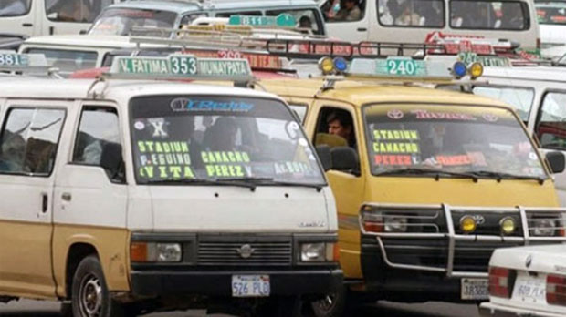 #RTPInforma 
🚐📊 CHOFERES LEVANTAN EL PARO TRAS LAS NUEVAS TARIFAS EMITIDAS POR LA ALCALDÍA 

▶El transporte libre de La Paz levanta el paro de 48 horas anunciado para este miércoles y jueves. "17 sindicatos desarrollarán sus actividades con normalidad", afirmó el dirigente