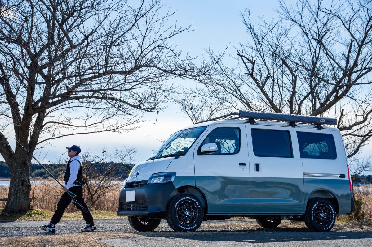 suzufishing's tweet photo. 明日2/26発売のBasser(4月号400号記念特集だって…！)
【私と車とバスフィッシング】に出させて頂いてます🙂‍↕️✨

自分の中での車のこだわりや、釣りやアウトドアにハマったきっかけ、今後の目標などなど…かなり細かいところまで掘って取材していただきました！

キャンプしながらの取材だったのでいつもよりリラックスして普段言わないパーソナルな部分も沢山話せたかな〜🗣️✨

相棒MONOBOXとのお気に入り写真も沢山撮っていただいたのでみんなにも是非見てほしいです🙂‍↕️🫶🏻

お近くの書店やAmazonなどのオンライン書店でも買えるみたいだよ〜👼🏻

Photo by @Basser_editor 

@GAN_CRAFT 
@SeaguarOfficial 
@Hapyson_fishing 

【MONOBOX T-01】
@monobox_jp 
@flex_dream 
@teamtoyotiresjp 
@arb4x4jp 
.
.
.
#MONOBOX #モノボックス #川越すず 
#MONOBOXTownace
#townace #townacevan #toyotatownace 
#タウンエース #タウンエースバン #釣り車 
#バンライフ #アウトドアカー #ライフスタイル 
#キャンプ #キャンピングカー #車中泊 
#バス釣り #bassfishing 
#vanlife #vanlifer #vanconversion 
#camplife #campingcar #flexdream #toyotires #brut