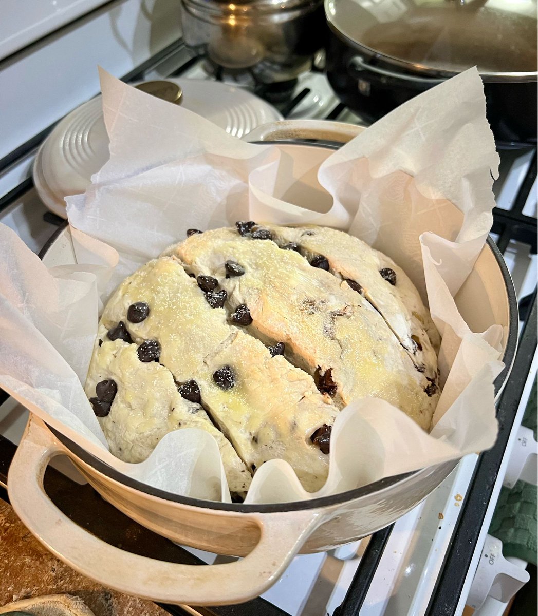 Allentown1711's tweet photo. Walnut Chocolate Chip #SourdoughBread headed into the oven.
#FeedYourSoul #PostTheOrdinary #LifeItsWhatsHappening #ExperimentalLoaf https://t.co/RznObwcZCh