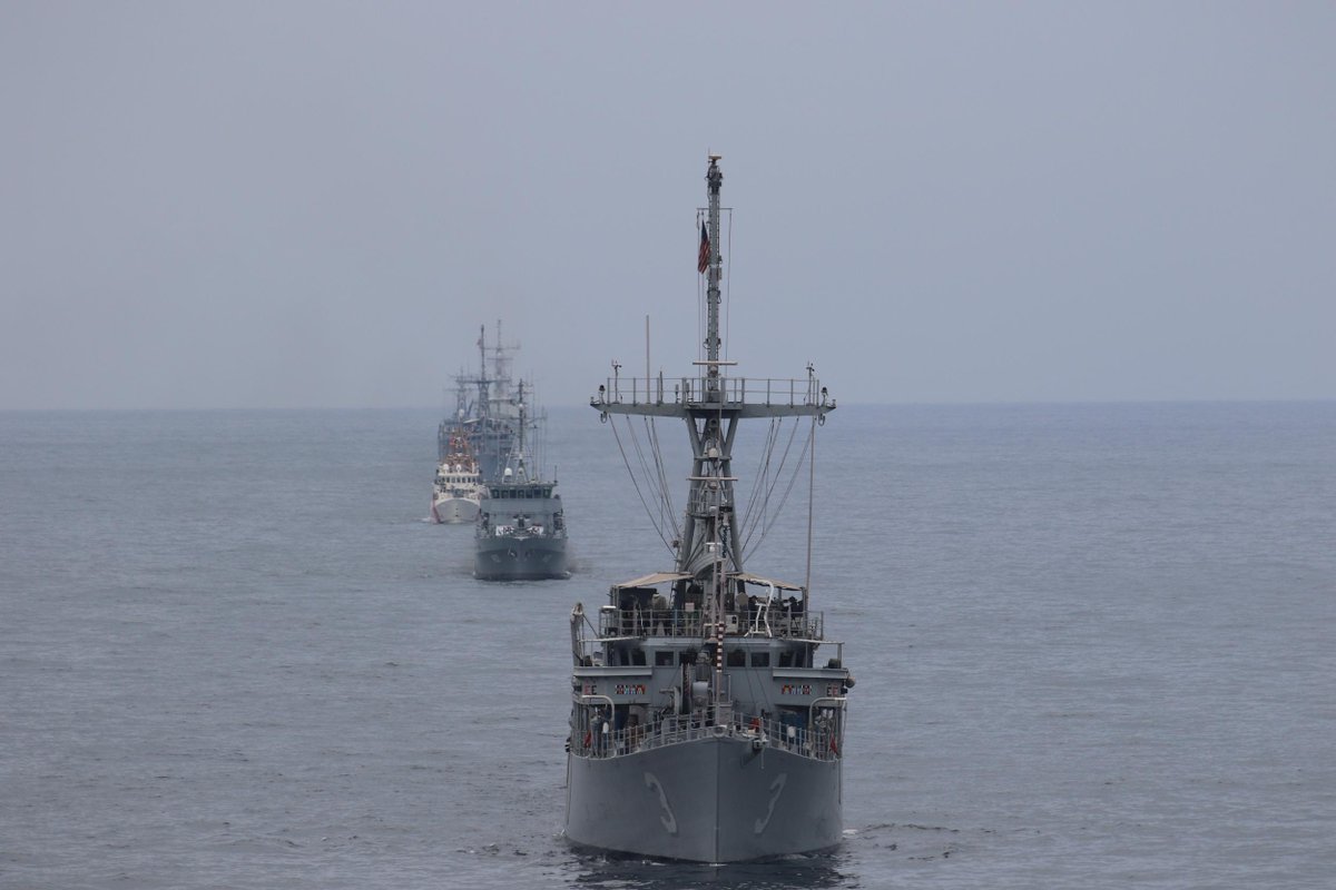 JMSDF_PAO's tweet photo. #IMED25 部隊は、2月9日～21日に行われた米国主催国際海上訓練（#IMX25）を終えました。訓練をはじめとする参加国との様々な交流は、機雷戦能力の向上、同盟国、同志国との連携深化の機会となりました。⚓🤝🌊

#ぶんご #えたじま #自由で開かれたインド太平洋 https://t.co/XaYK4ec8lP