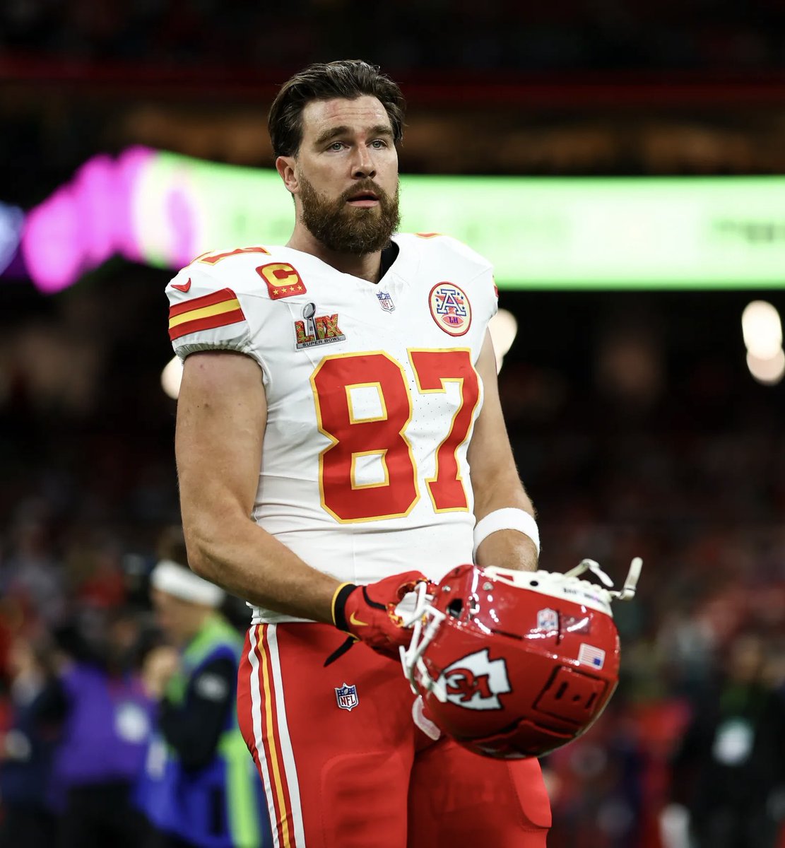 MLFootball's tweet image. 🚨BREAKING: #Chiefs TE Travis Kelce was battling a serious illness before the Super Bowl vs. the Eagles, per team GM Brett Veach.

“Travis was battling with a pretty big illness.”

Kelce struggled mightily in the Super Bowl, with only 4 receptions, now we know why.

(NFL Network)