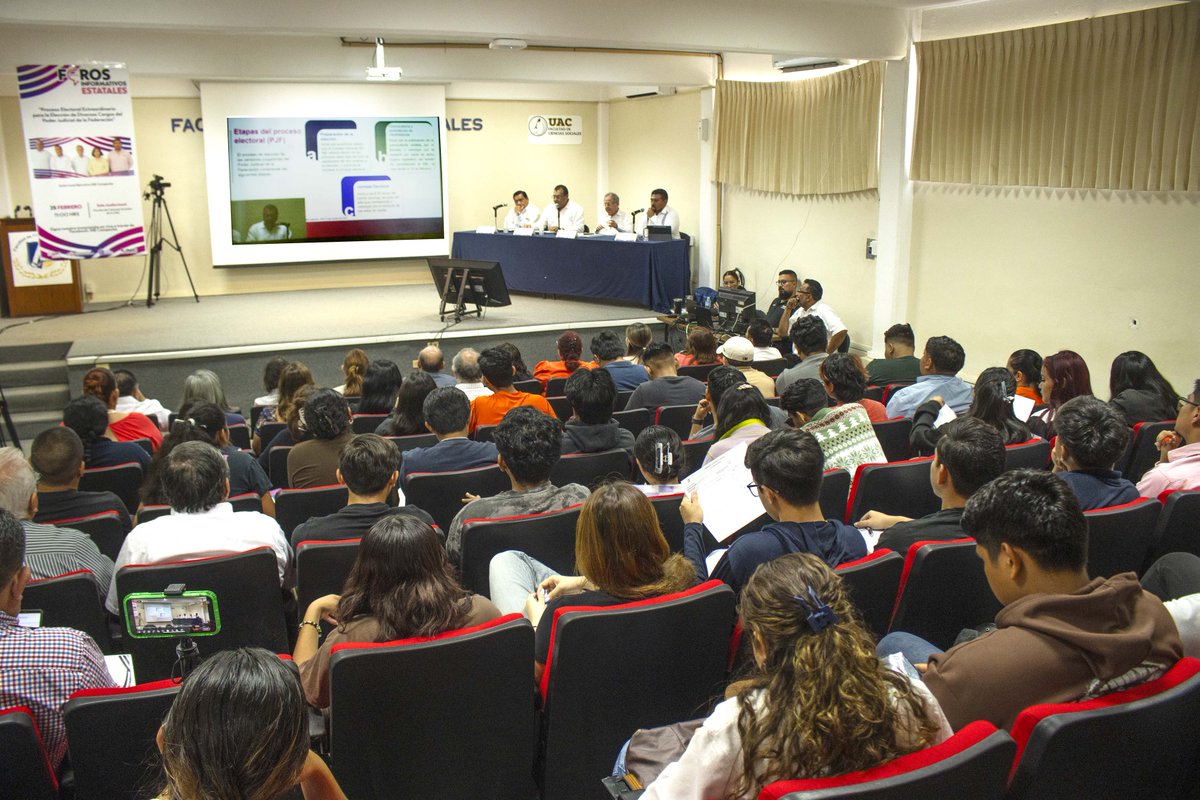 INE_Campeche's tweet photo. Para el INE Campeche es sumamente importante aplicar una pedagogía de la elección en virtud de que es una elección inédita, precisó el Vocal Ejecutivo, @FernandoBalmes en el Foro Estatal Informativo sobre el PEEPJF realizado en la Universidad Autónoma de Campeche. https://t.co/PXgFeTwxQm