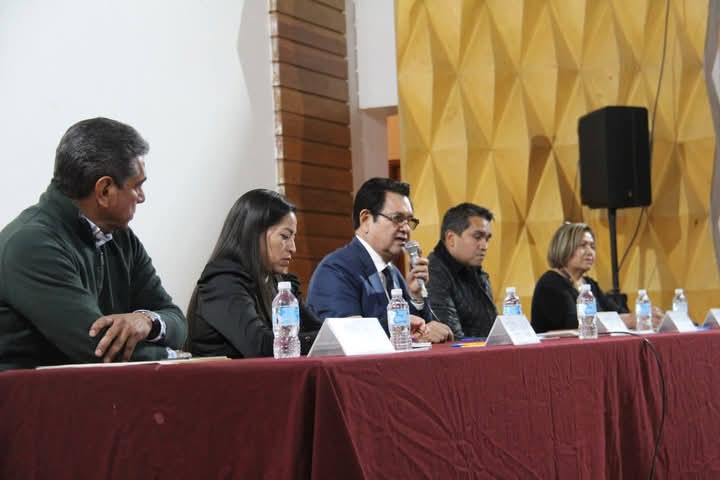 MemoOlivares_'s tweet photo. Sostuvimos una reunión con integrantes de la #SEGOBH para dar continuidad a los trabajos de fortalecimiento institucional, que beneficia el servicio que se brinda a la ciudadanía.
#PrimeroElPueblo https://t.co/fvuHc8r9L9