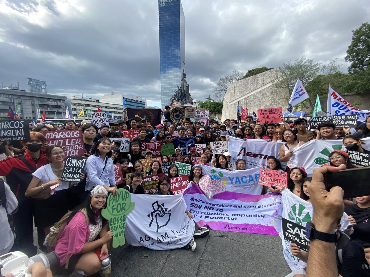 YACAPhilippines's tweet photo. and greener tomorrow, as the conditions that enabled people power 39 years ago are the same as those we face today— corruption, poverty, biodiversity loss, and human rights violations. #NeverForget
#ClimateJusticeNow
#ConvictSaraNow
#YACAP
#Edsa39 https://t.co/5R8dHA6hk0