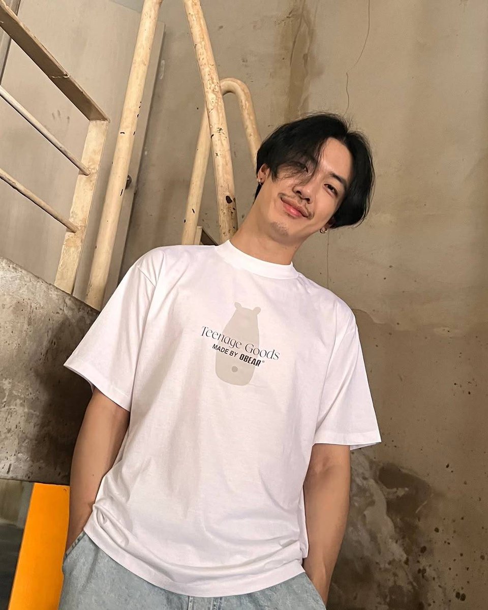 แบรนด์ OBEAR OFFICIAL 

ชื่อแบรนด์มาจากชื่อด้อมของพง #ชาวหมีของอ้ายพง และความเป็นพง จึงกลายเป็นO(ur)BEAR 

CHARACTER หลักของ OBEAR จะเป็นพ่อหมี (ที่พงและแฟนๆชอบเรียกแทนตัวพง) 

แต่จะเห็นได้ว่าพ่อหมีของOBEARนั้น พงตั้งใจออกแบบให้มีหน้าง่วงๆเหมือนพงเลย😅