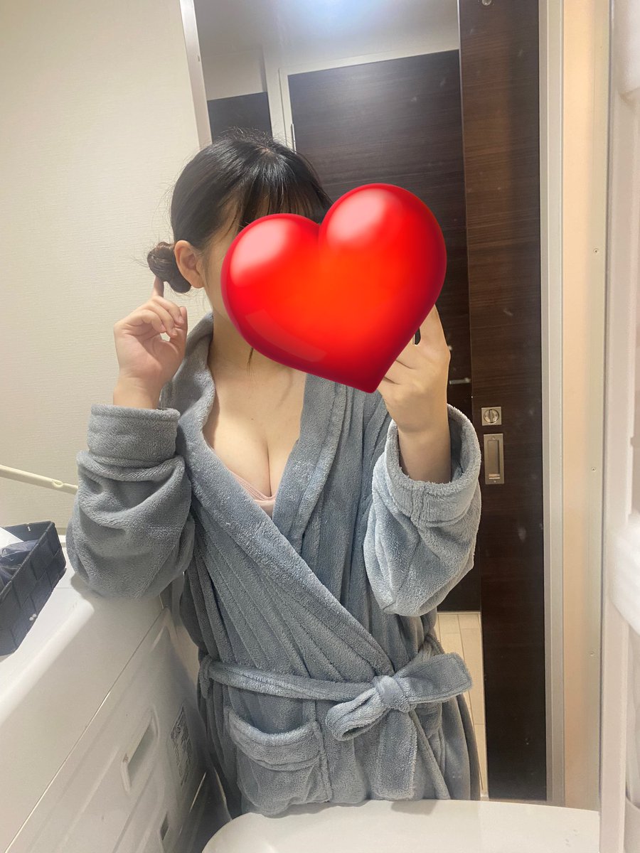 本日12:00〜19:00出勤ですがご予約で満了いただきました✨✨
次回まだ決まってないですがお時間会えば会いにきてください✨
今日はいつもと違ってお団子ヘアにしました🍡