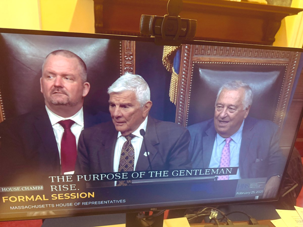 DianaDiZoglio's tweet image. The House of Representatives just voted against following the audit law. Speaker @RonMariano and Henchman Moran looked out on their, not your, reps with pride today as they decided to defy the will of the voters they represent to ensure these two guys can continue to hide…