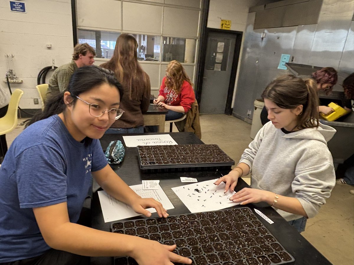 After a #food sensory evaluation activity, it was time for <a href="/OSU_HortCropSci/">Ohio State Horticulture and Crop Science</a> HCS2306 students to get hands dirty in this week’s practicum activity featuring #seed starting. 

#UrbanFoodSystems #UrbanAg
