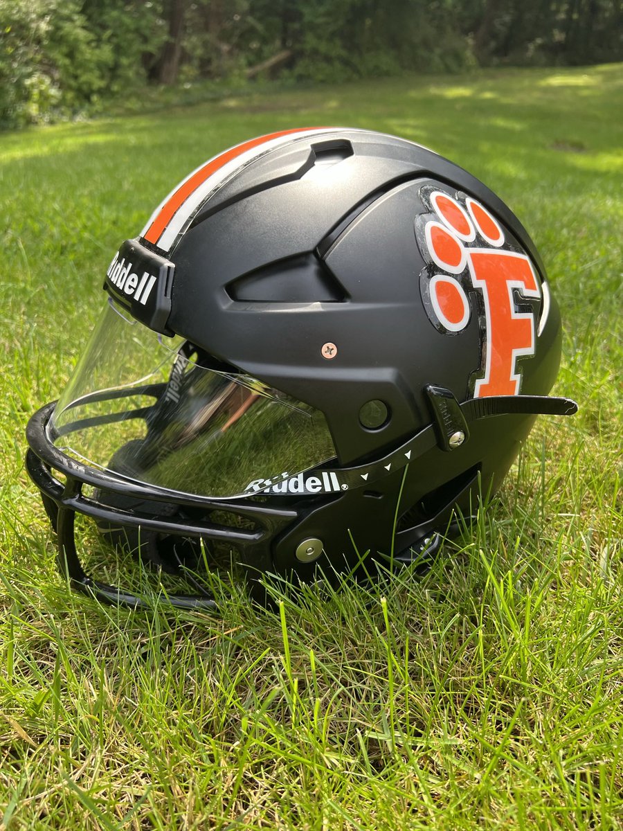 Alecmock1's tweet photo. Fenton Tigers Football #fentonfootball #qb https://t.co/JDaPL4hDtZ